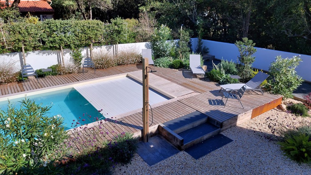 superbe piscine avec terrasse bois oleron