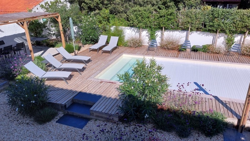 superbe piscine avec terrasse bois oleron