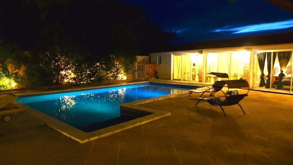 piscine terrasse de nuit oleron